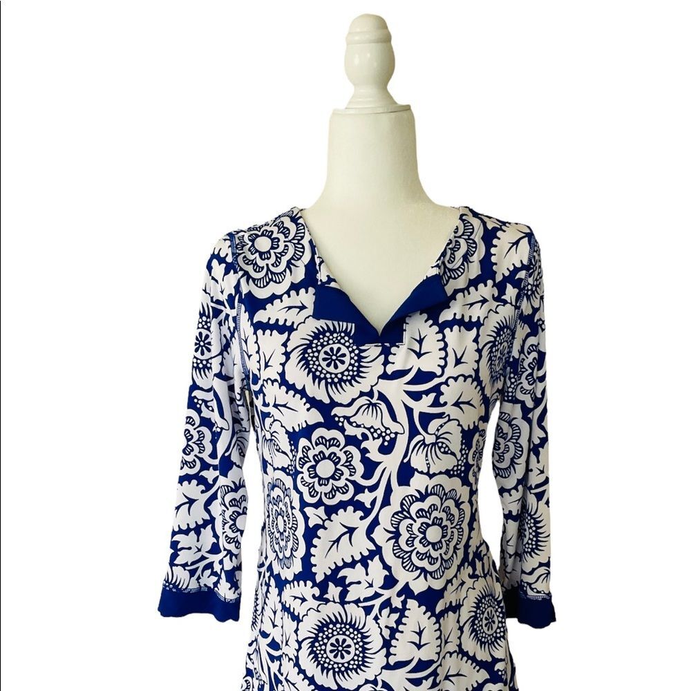 TALBOTS Tee UPF 50 Shirt Woman’s Size Medium V-Neck  3/4 Sleeve T-shirt Floral